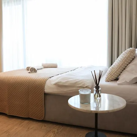 Waterfront Luxury - Free Parking Belgrad