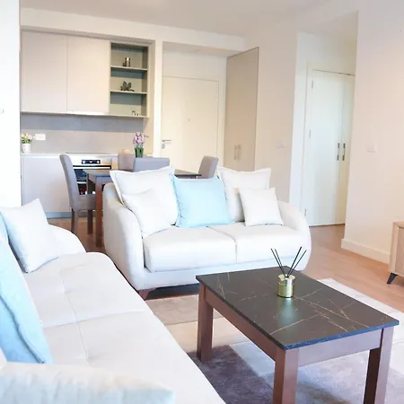 Waterfront Luxury - Free Parking Apartment Belgrad