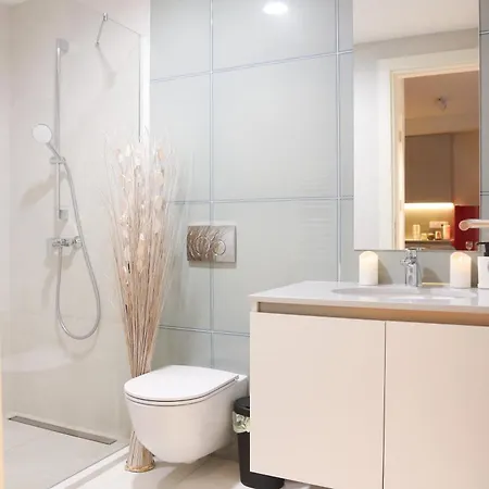 Waterfront Luxury - Free Parking * Belgrad