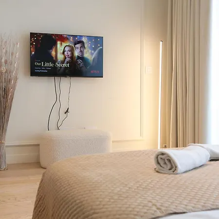 Waterfront Luxury - Free Parking Apartment Belgrade